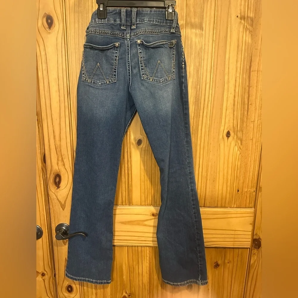 Wrangler Women's Boot Cut Jeans in Medium Blue size 1/2x32 - Picture 3 of 7